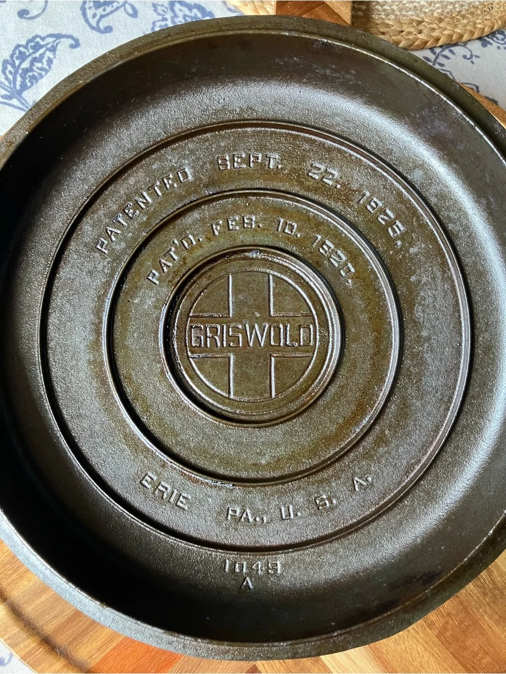 Vintage Griswold No. 9 Self-Basting Skillet Cover — Black Cast Iron
